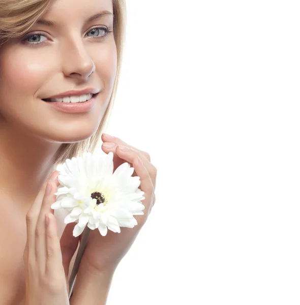 Donna con fiore bianco — Foto Stock