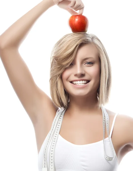 Mujer con manzana y medida — Foto de Stock