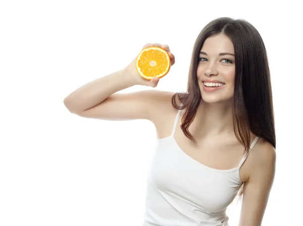 Mulher sorridente com laranja — Fotografia de Stock