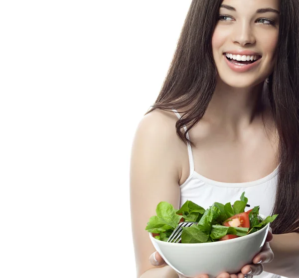 Sorridente donna sta mangiando salat — Foto Stock