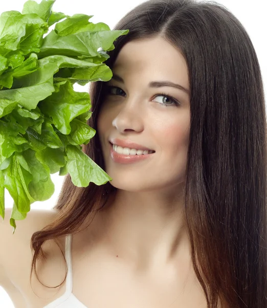 Lachende vrouw met salat — Stockfoto
