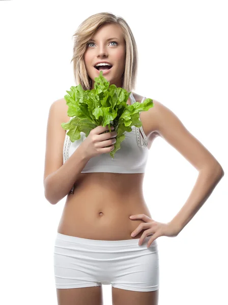 Mulher está comendo salat — Fotografia de Stock