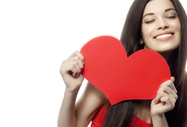 Mujer con papel en forma de corazón — Foto de Stock