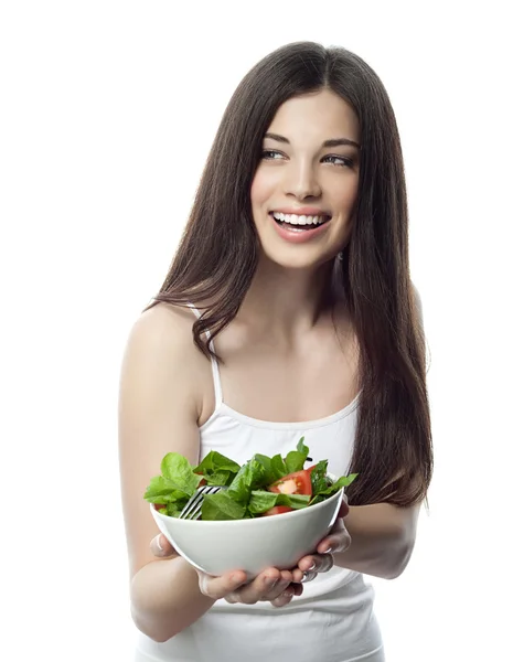 Une femme souriante mange de la salat — Photo