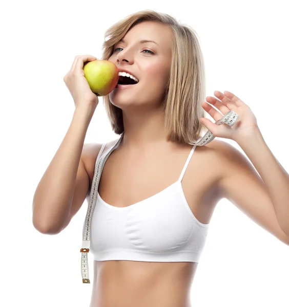 Mujer con manzana y medida — Foto de Stock