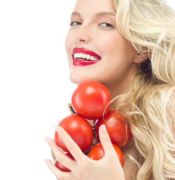 Lächelnde Frau mit Tomaten — Stockfoto