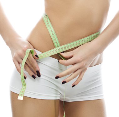 kadın ölçüm bandı ile