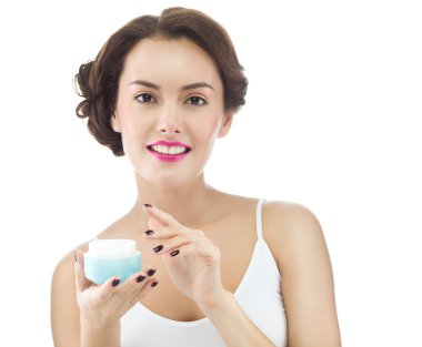 kadın krem uygulamak