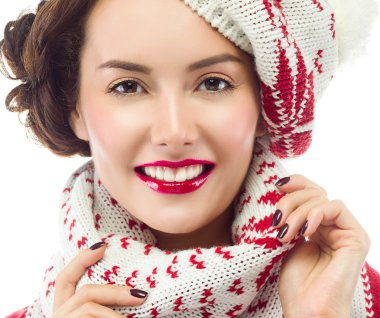 sıcak giyim gülümseyen kadın