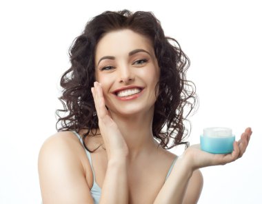 kadın krem uygulamak