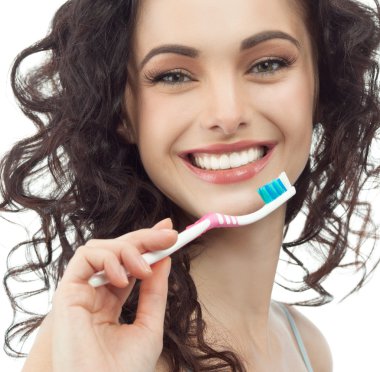 Diş fırçası olan kadın.