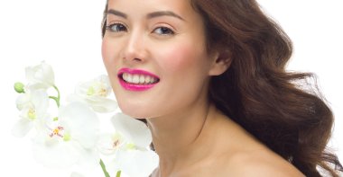 Orkide çiçek olan kadın