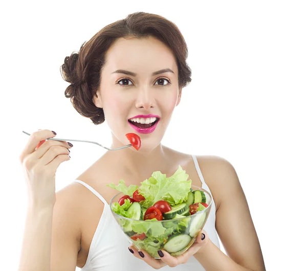 Mulher está comendo salat — Fotografia de Stock