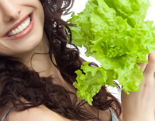 Femme avec salat frais — Photo