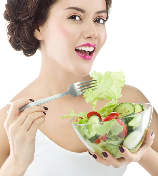 Donna sta mangiando salat — Foto Stock