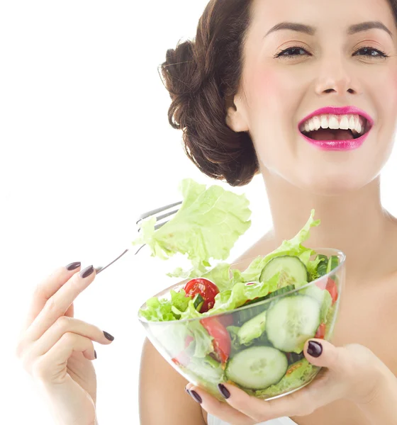 Kvinna äter salat — Stockfoto