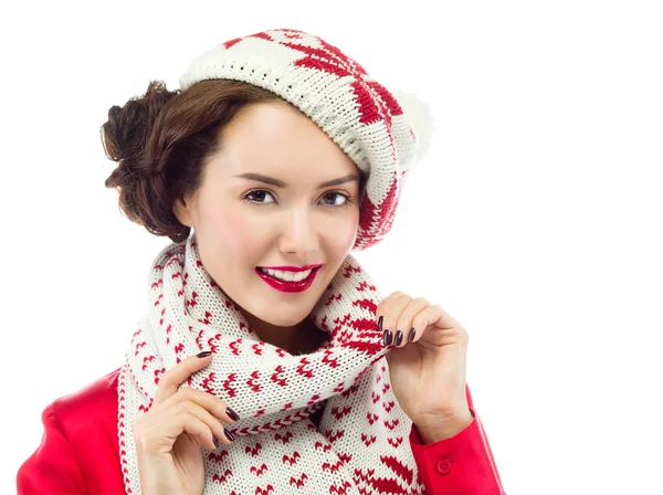 Lächelnde Frau in warmer Kleidung — Stockfoto