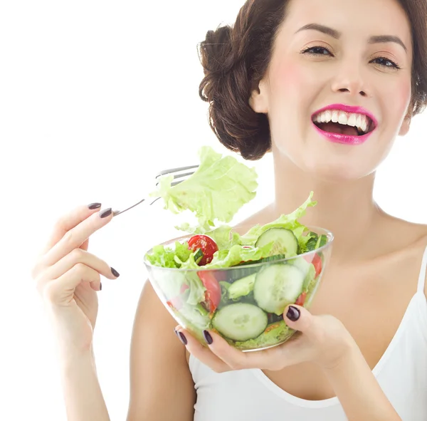 Frau isst Salat — Stockfoto