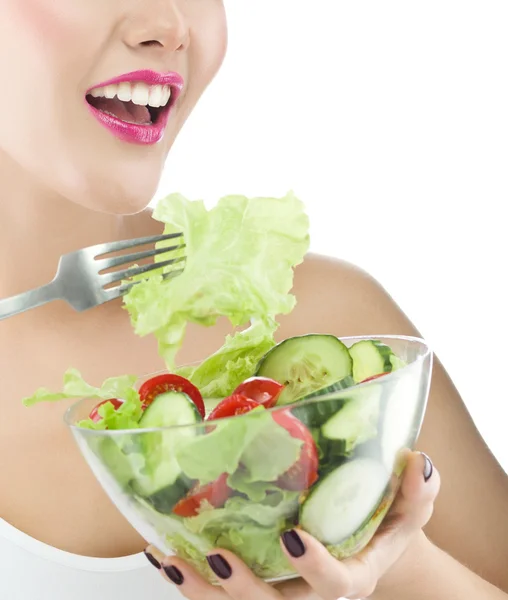 Donna sta mangiando salat — Foto Stock