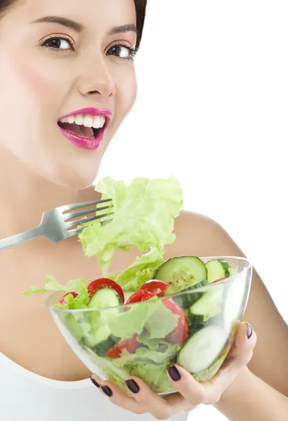 Žena je jíst salat — Stock fotografie