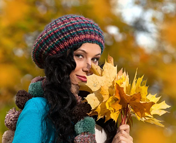 Vrouw herfst — Stockfoto