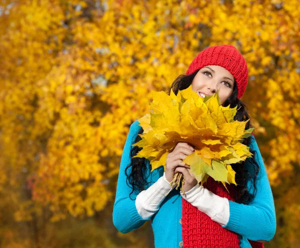 Vrouw herfst — Stockfoto