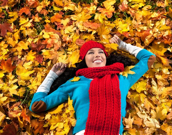 Vrouw herfst — Stockfoto