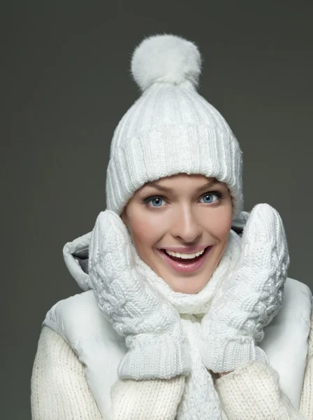Chica en ropa de invierno — Foto de Stock