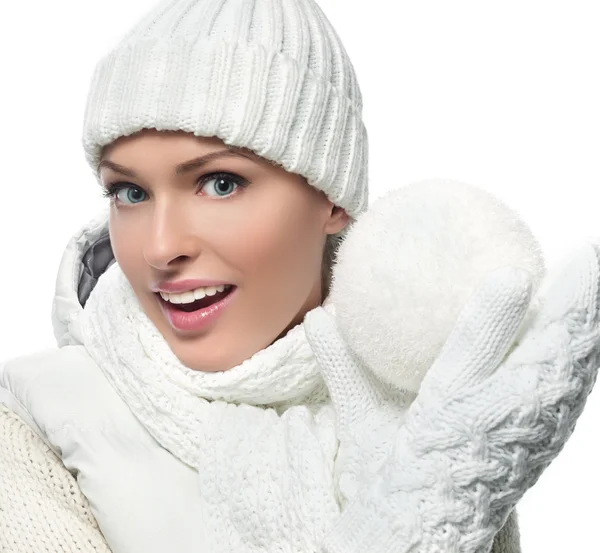 Mädchen in Winterkleidung — Stockfoto