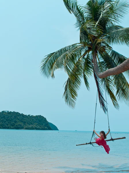 Menina na praia — Fotografia de Stock