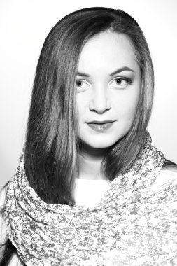 siyah-beyaz bir kız portresi