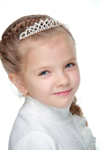 Linda chica con corona de princesa — Foto de Stock