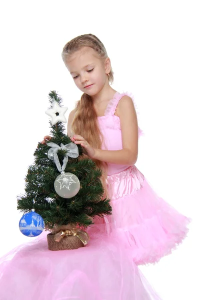 Little Girl Decorating Christmas Tree — Stock Photo, Image