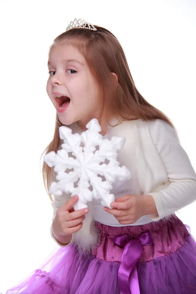 Kar tanesi ile küçük kız — Stok fotoğraf