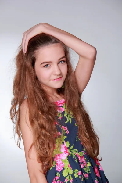 genç bir çiçek elbise