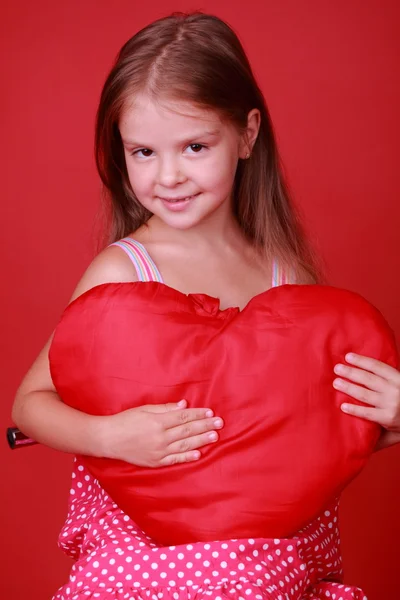 Kalbi olan küçük kız — Stok fotoğraf