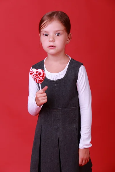 Weinig schoolmeisje met lolly — Stockfoto