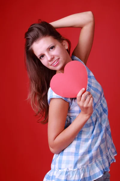 Mädchen mit Symbol des Herzens — Stockfoto