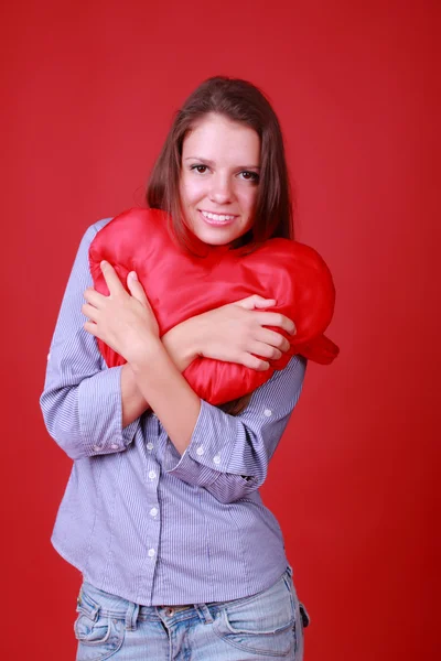 Fille avec le symbole du cœur — Photo