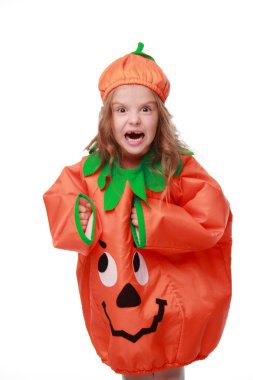 Kabak gibi giyinmiş kız