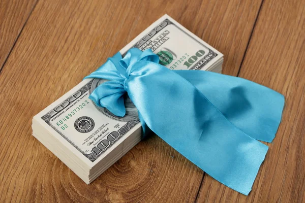 Gift in dollars — Stockfoto