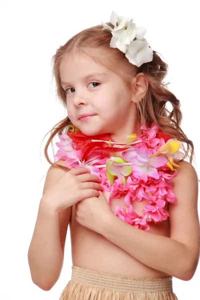 Bonita niña con un elegante vestido de flores rosadas y una falda hecha de paja — Foto de Stock