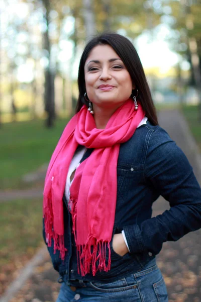 Menina bonita no parque — Fotografia de Stock