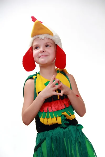 Маленькая девочка, одетая как петух — стоковое фото