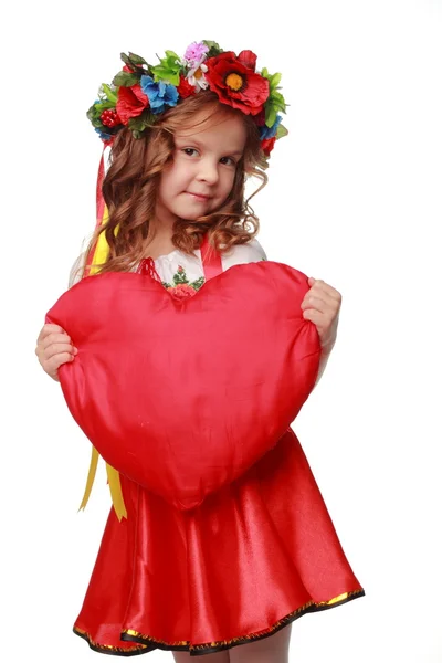 Imagen de linda niña vestida en ucraniano tradicional en el día de San Valentín — Foto de Stock