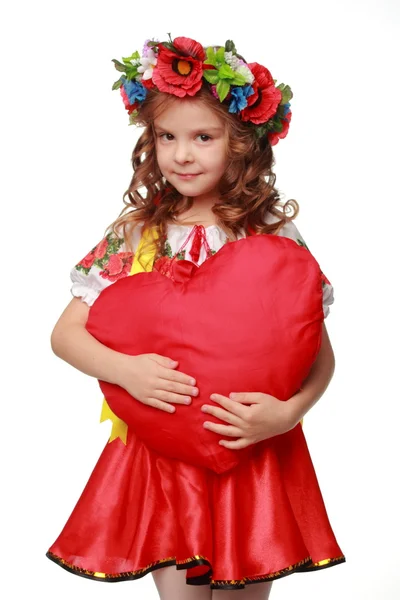 Imagen de linda niña vestida en ucraniano tradicional en el día de San Valentín —  Fotos de Stock