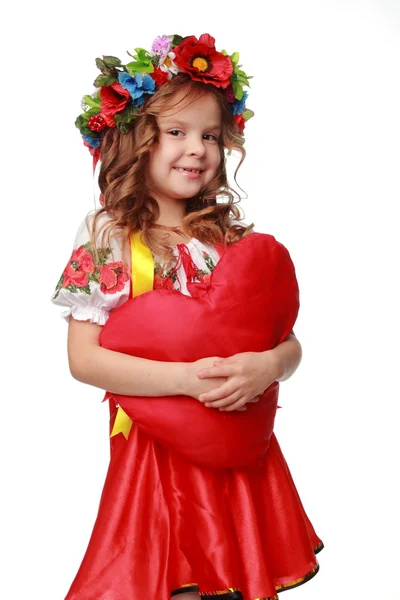 Image de mignonne petite fille habillée en ukrainien traditionnel le jour de la Saint-Valentin — Photo