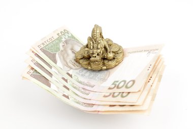 ejderha heykelcik ile beş yüz hryvnia