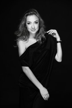 siyah beyaz bir kadın portresi