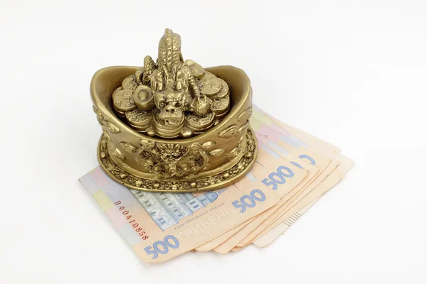 Cinq cents hryvnia avec figurine dragon — Photo